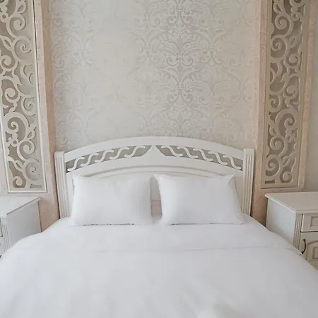 з 2-ма ізольованими спальнями і балконом в центрі львова Львів