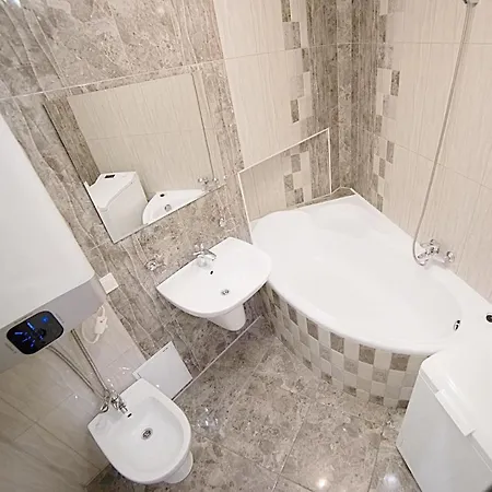 Apartment з 2-ма ізольованими спальнями і балконом в центрі львова *