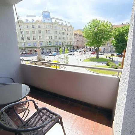 Apartmán з 2-ма ізольованими спальнями і балконом в центрі львова