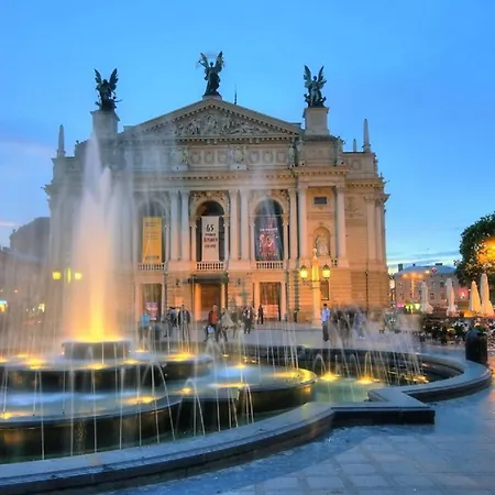 з 2-ма ізольованими спальнями і балконом в центрі львова Lvov