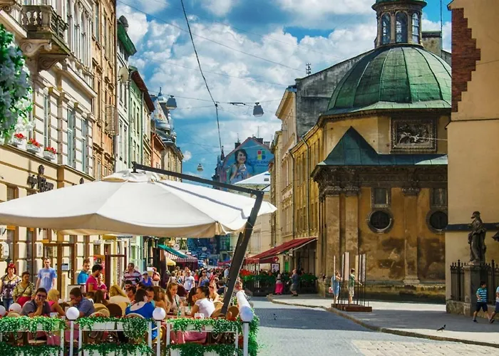 з 2-ма ізольованими спальнями і балконом в центрі львова アパート リヴィウ