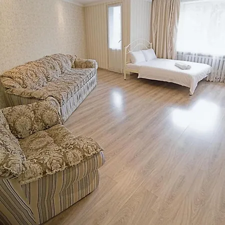 з 2-ма ізольованими спальнями і балконом в центрі львова