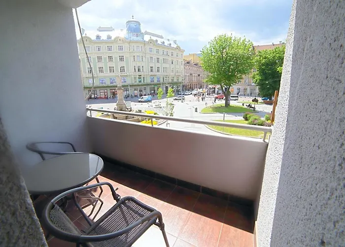 Apartament з 2-ма ізольованими спальнями і балконом в центрі львова